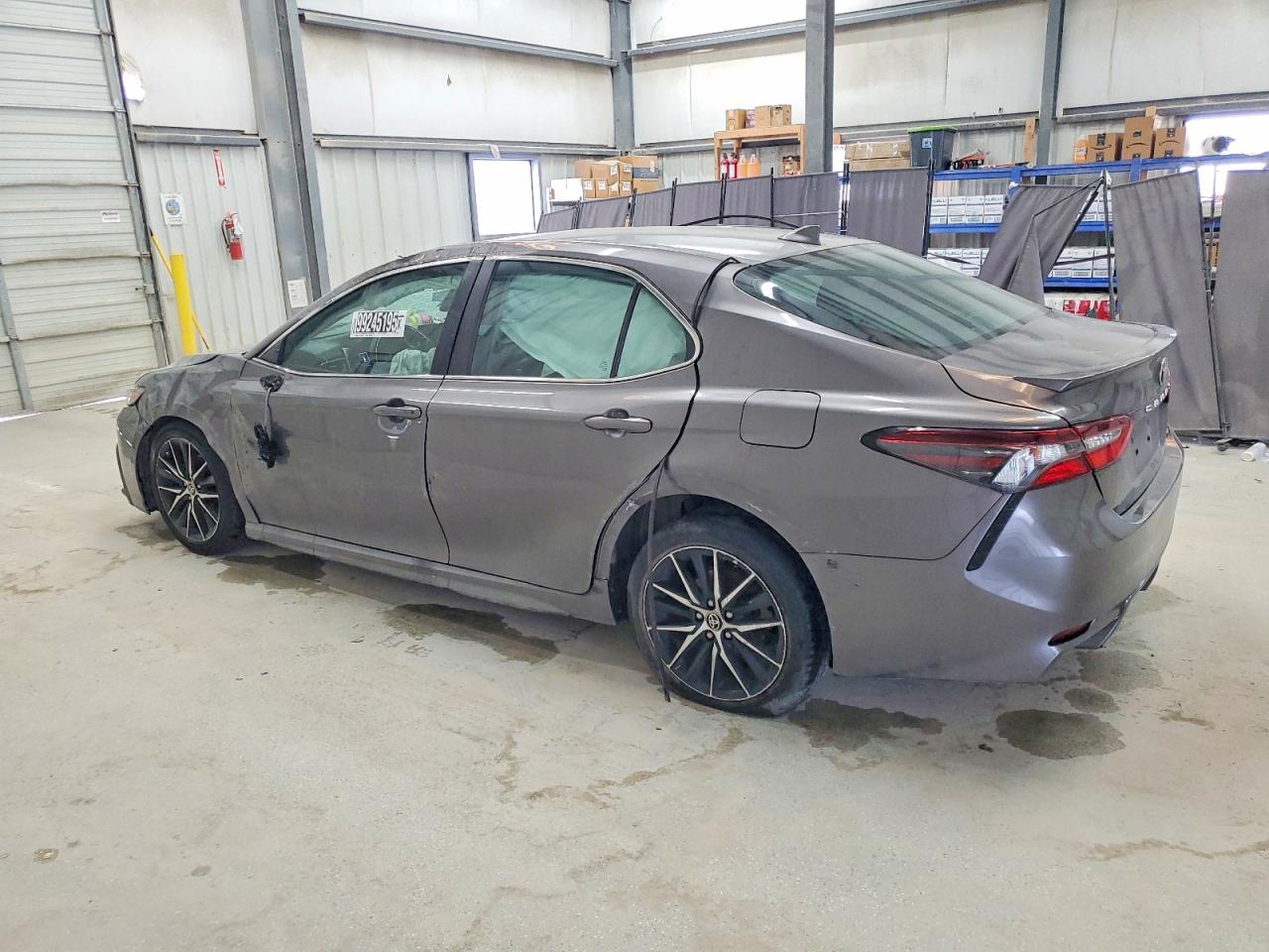 2021 TOYOTA CAMRY SE photo 2