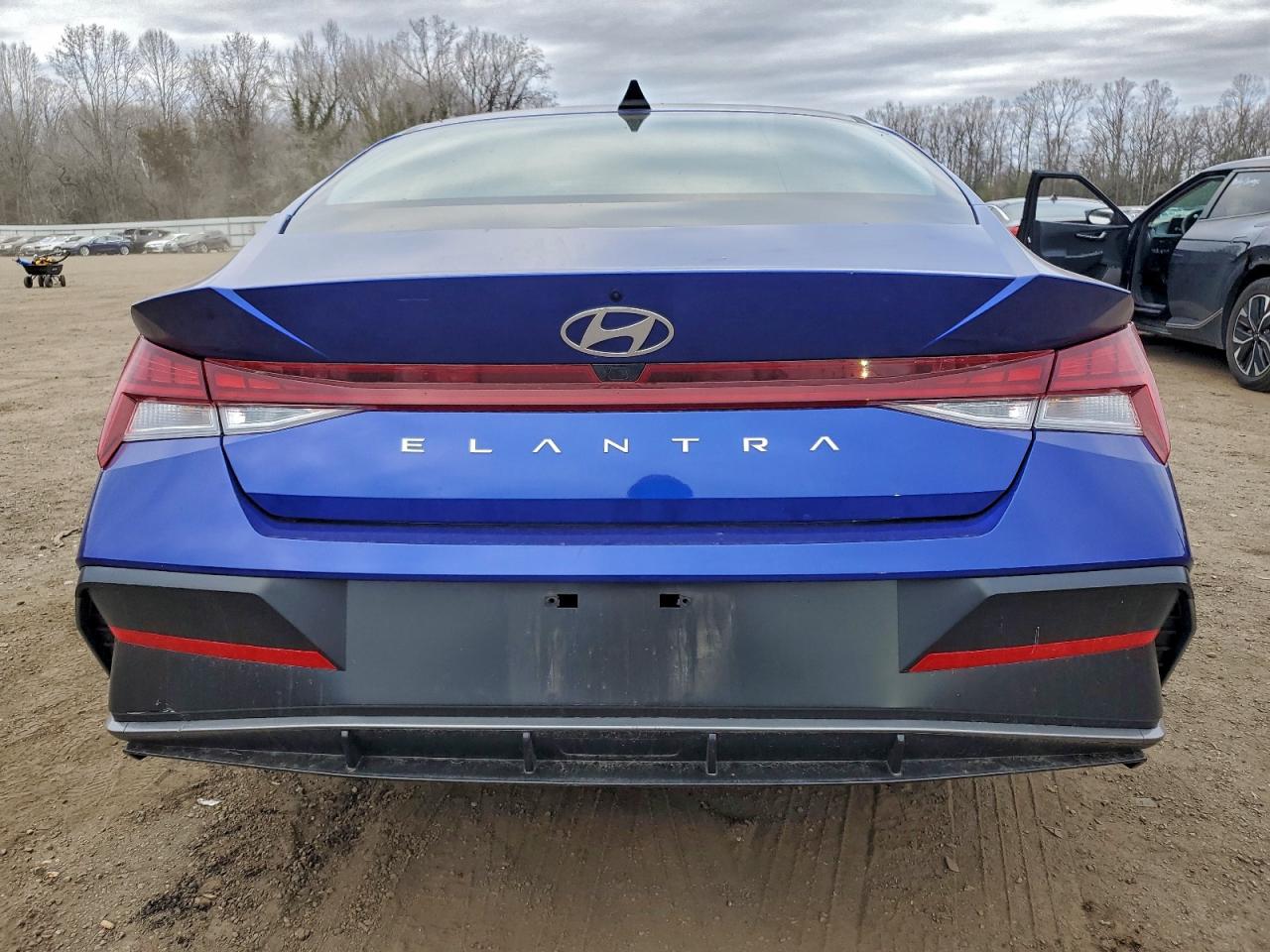 2025 HYUNDAI ELANTRA SEL photo 6