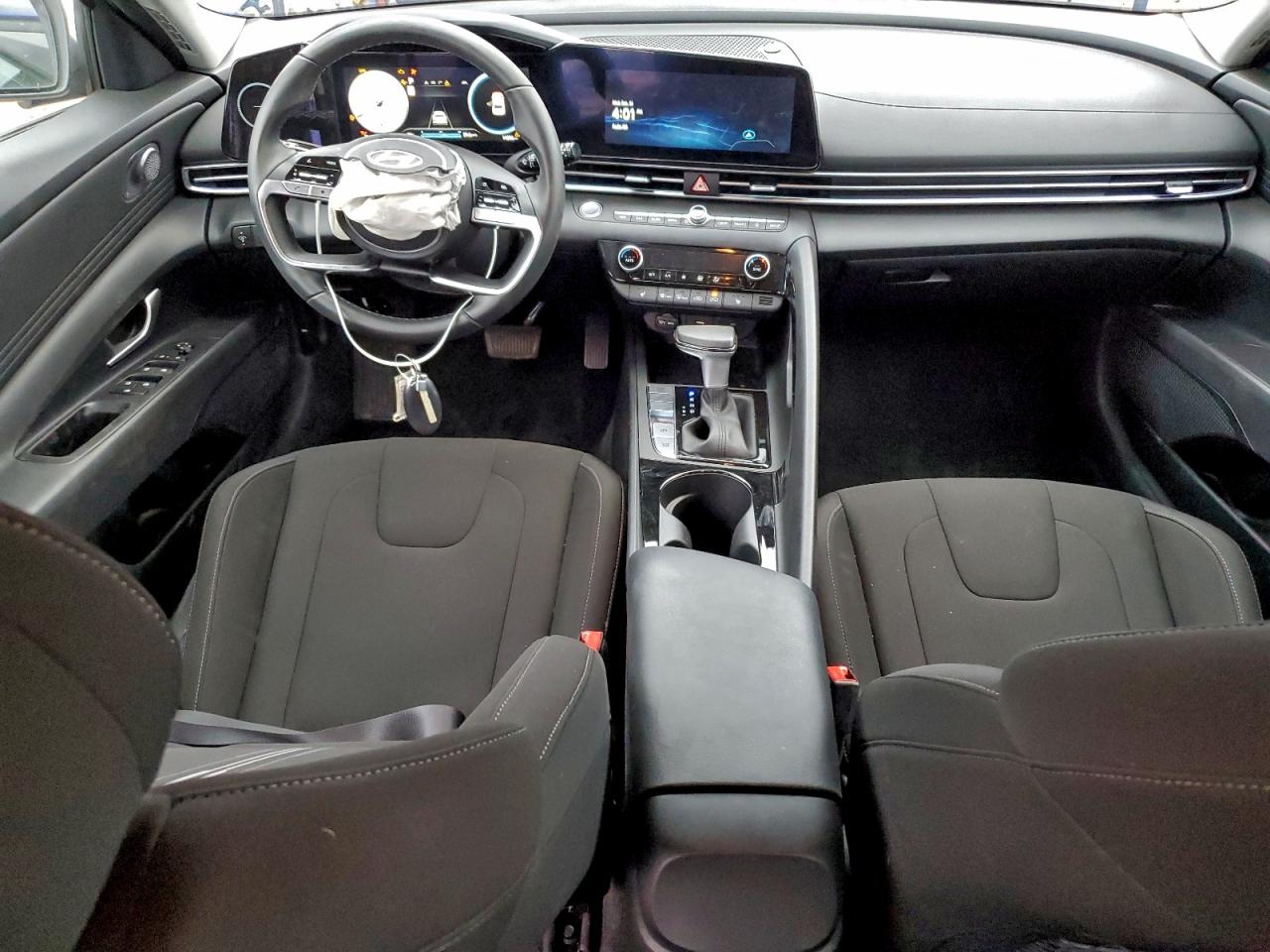2025 HYUNDAI ELANTRA SEL photo 8