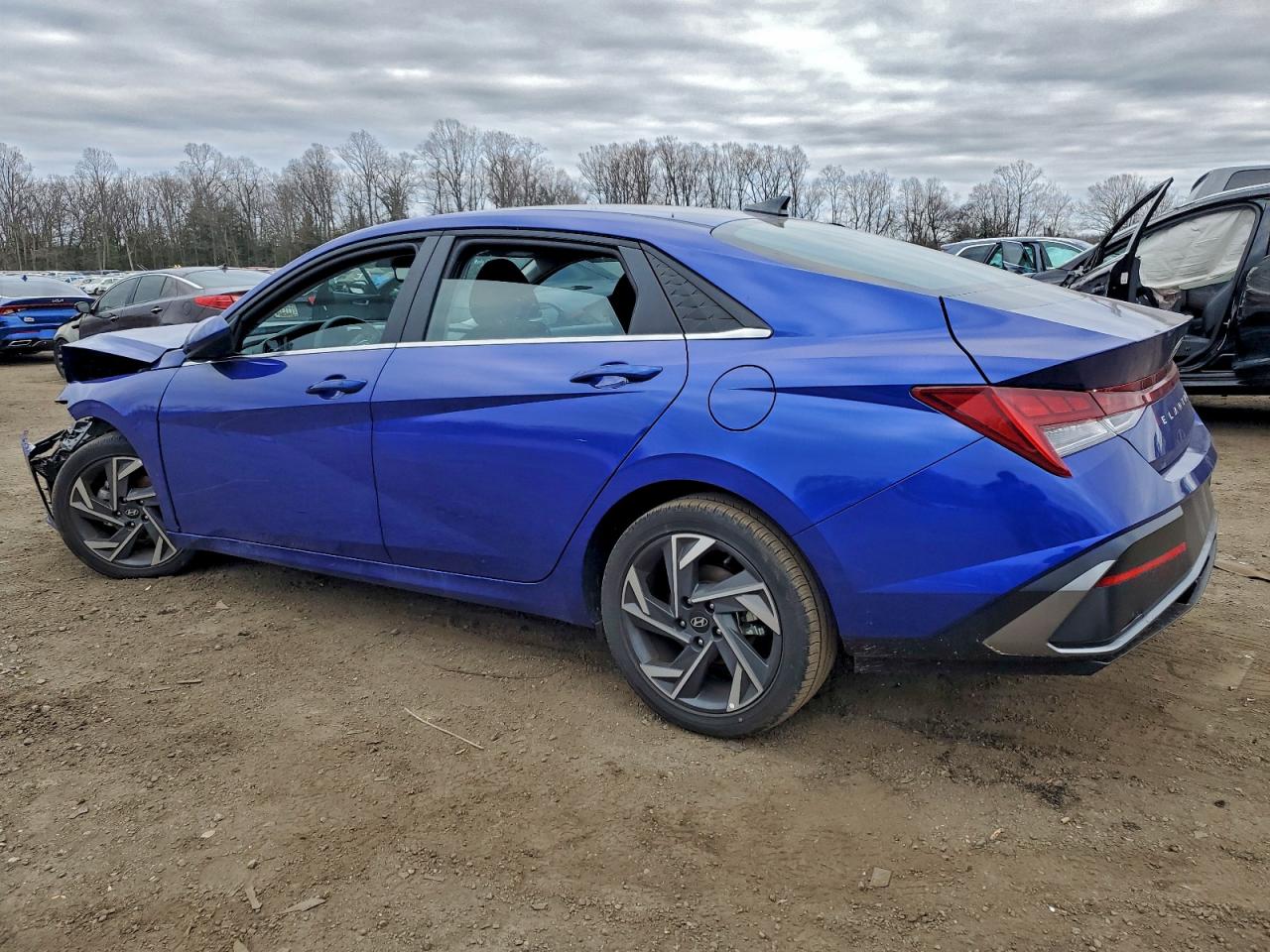 2025 HYUNDAI ELANTRA SEL photo 2