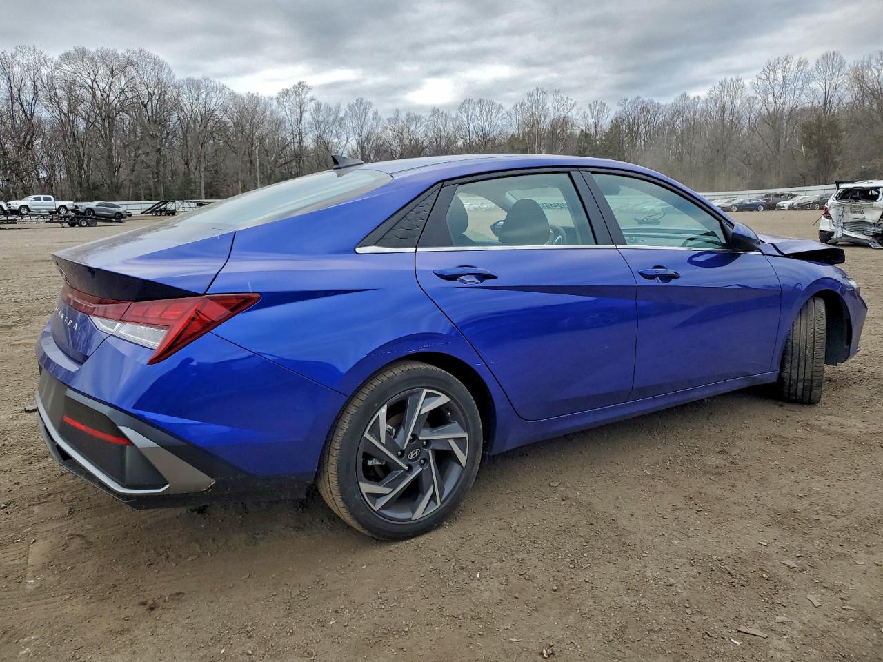 2025 HYUNDAI ELANTRA SEL photo 3