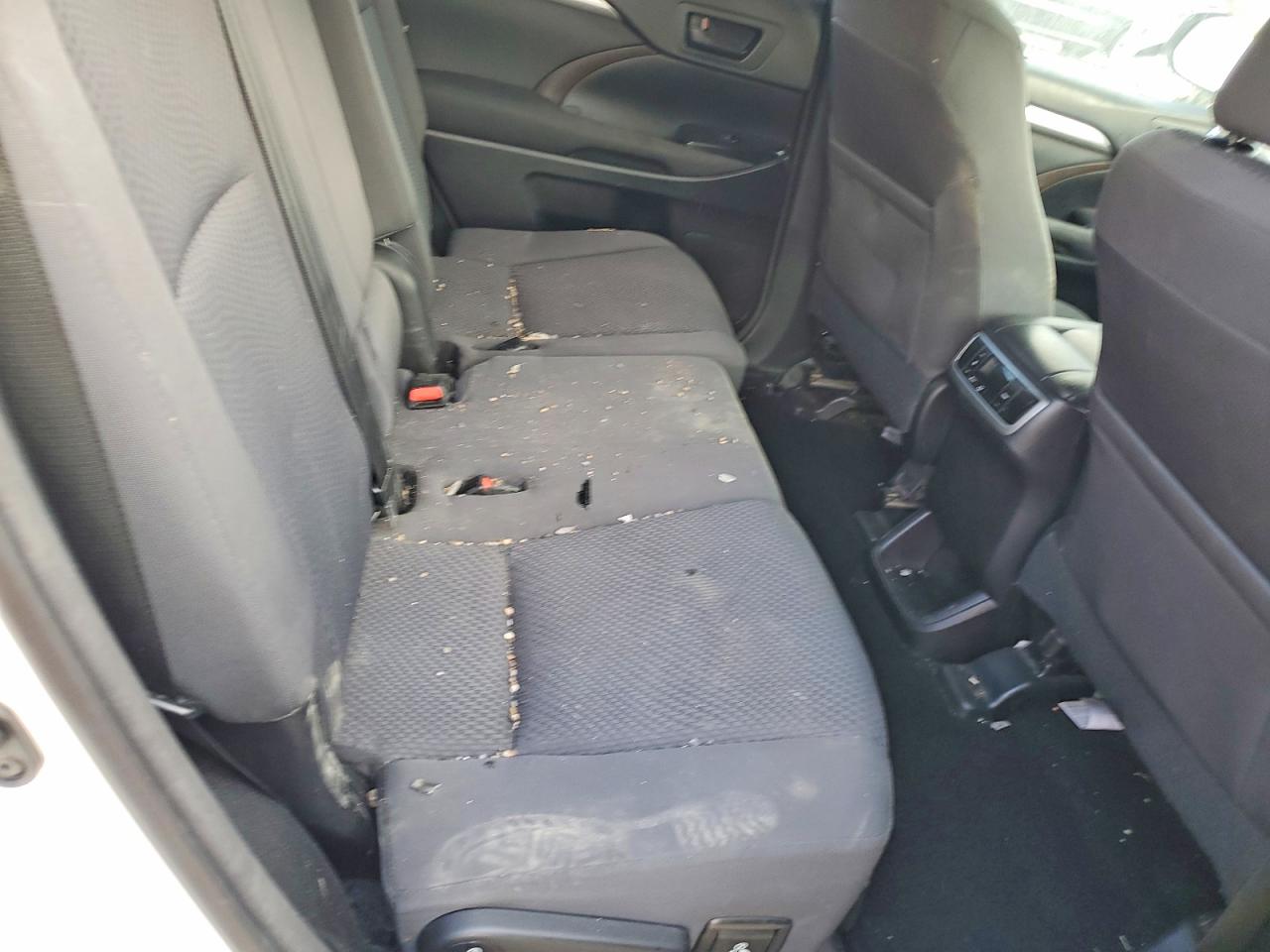 2014 TOYOTA HIGHLANDER LE photo 10