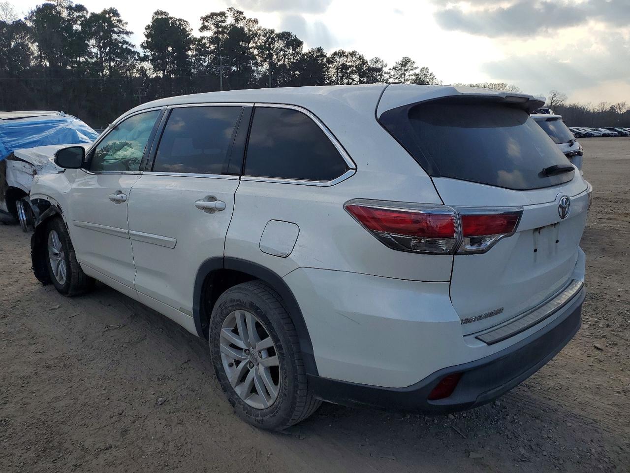 2014 TOYOTA HIGHLANDER LE photo 2