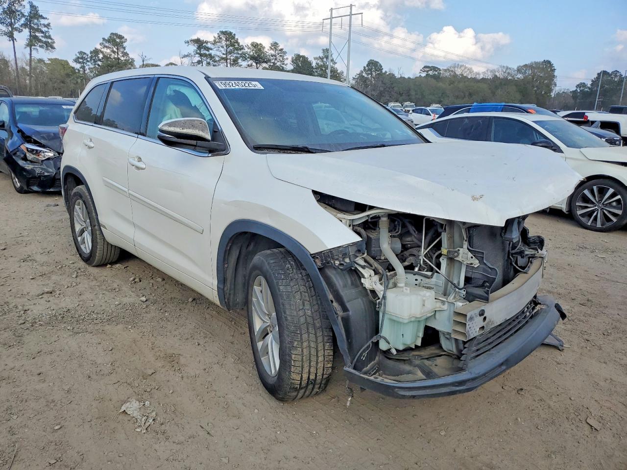2014 TOYOTA HIGHLANDER LE photo 4