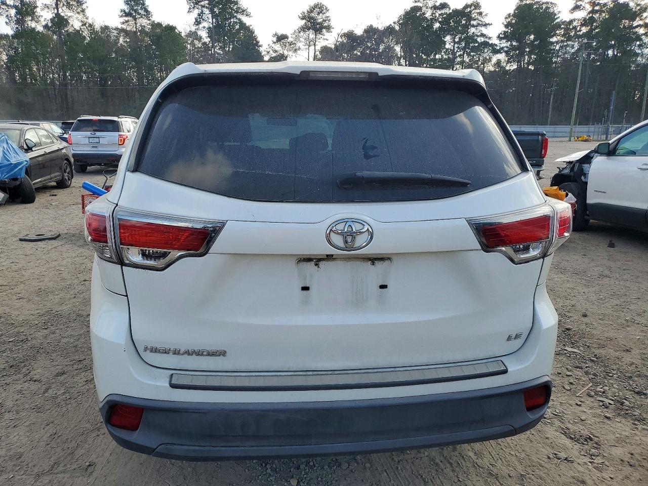 2014 TOYOTA HIGHLANDER LE photo 6