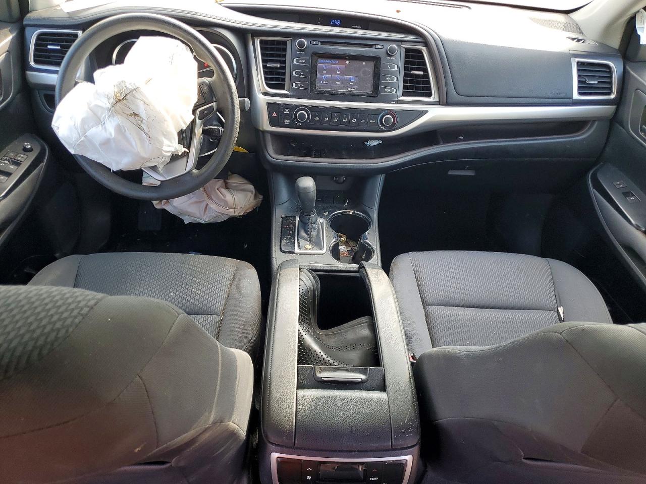 2014 TOYOTA HIGHLANDER LE photo 8