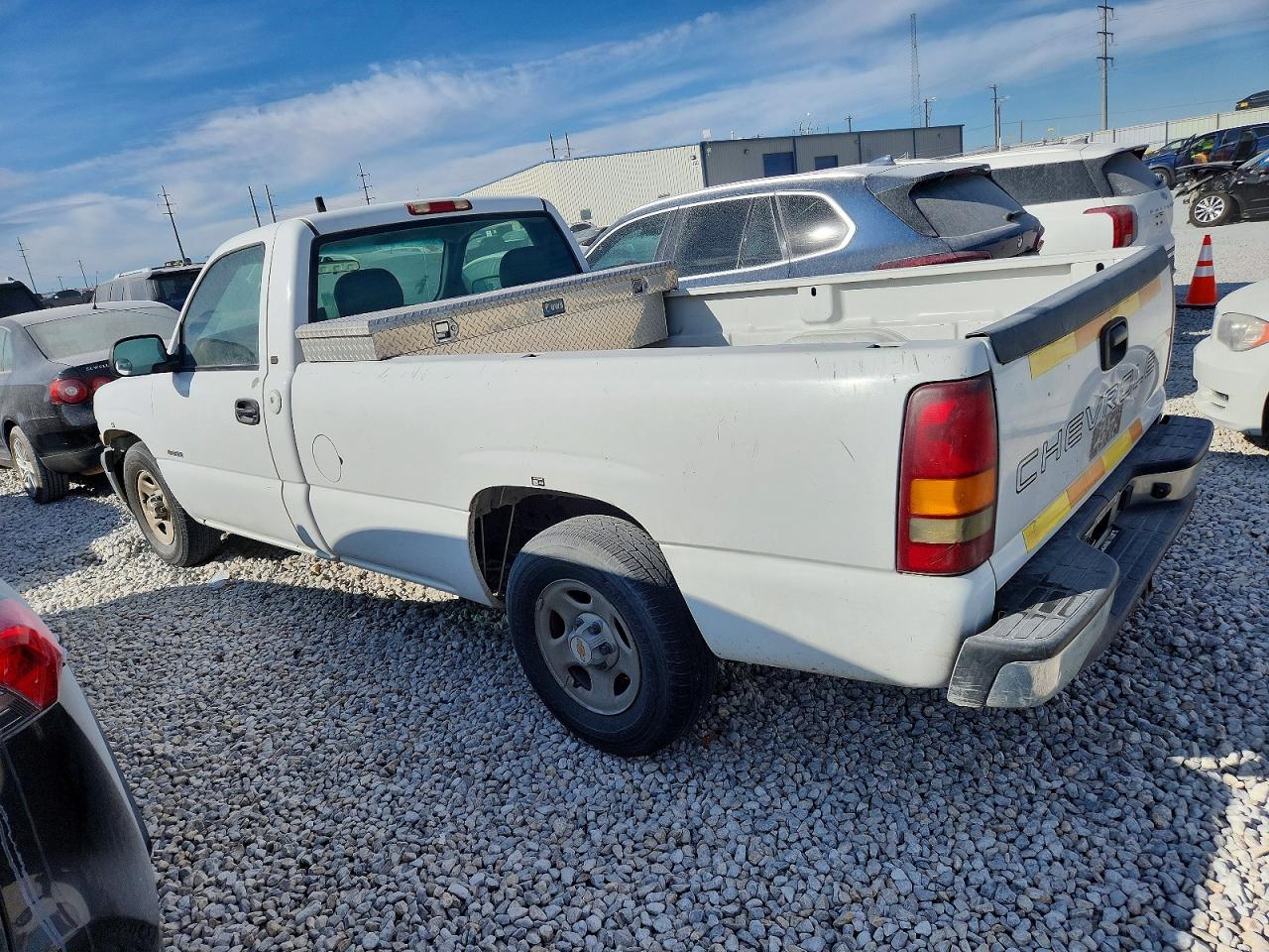 2002 CHEVROLET SILVERADO C1500 photo 2