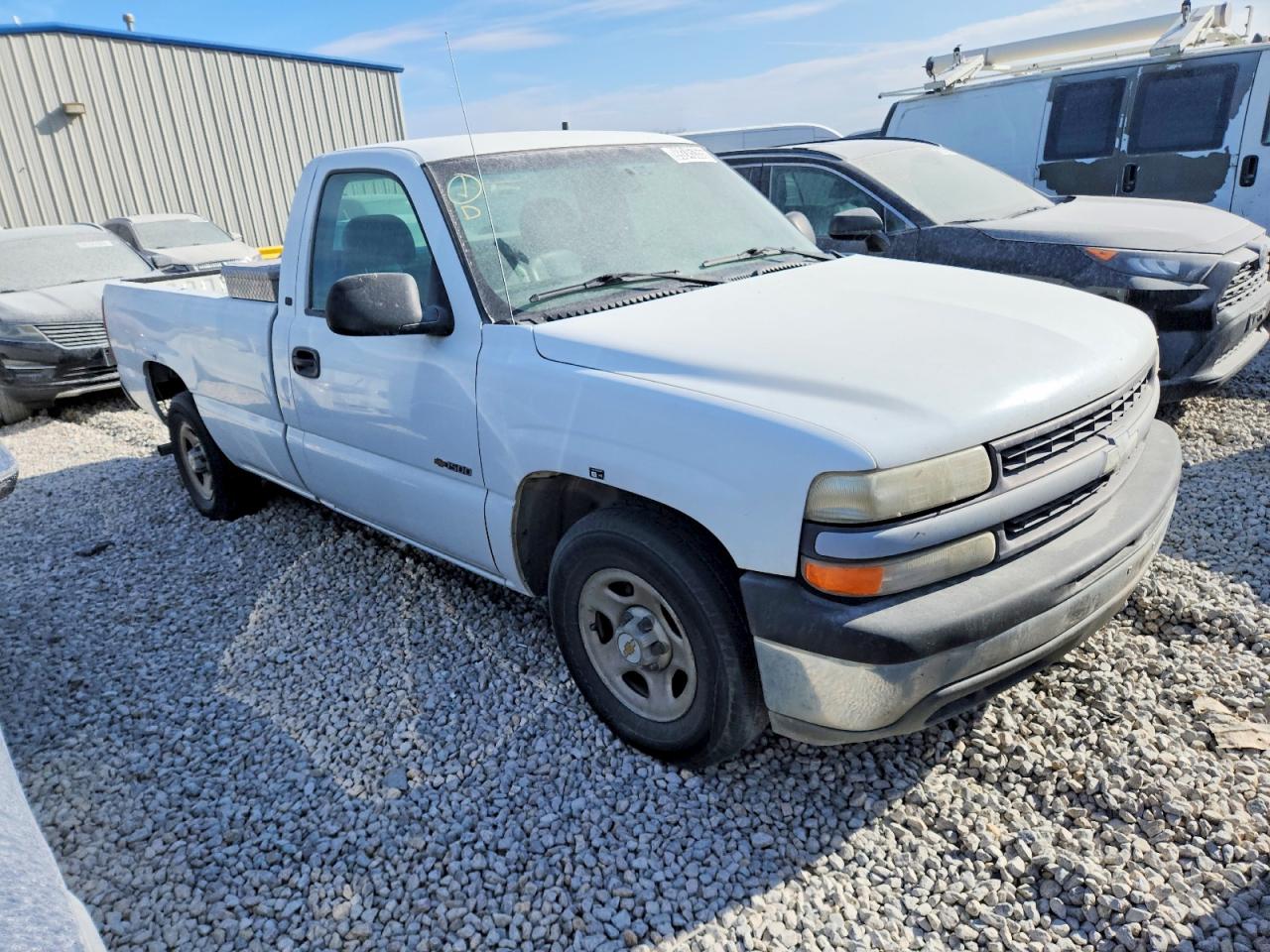2002 CHEVROLET SILVERADO C1500 photo 4