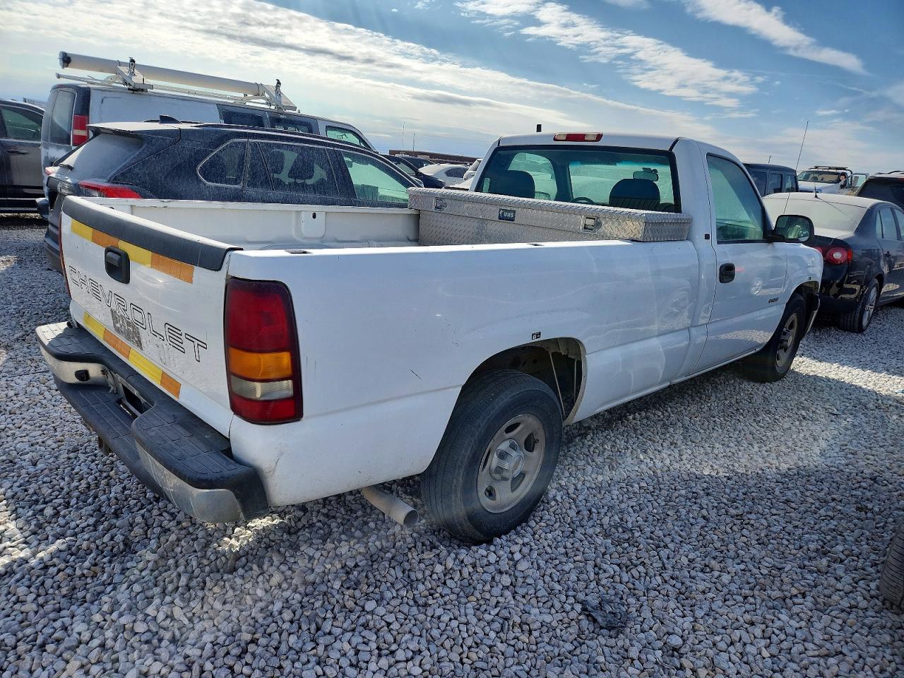 2002 CHEVROLET SILVERADO C1500 photo 3