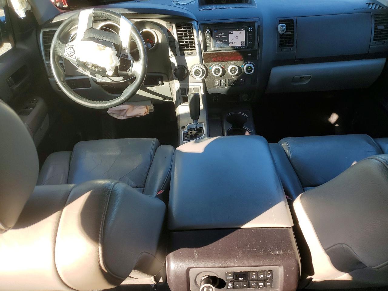 2017 TOYOTA SEQUOIA SR5 photo 8