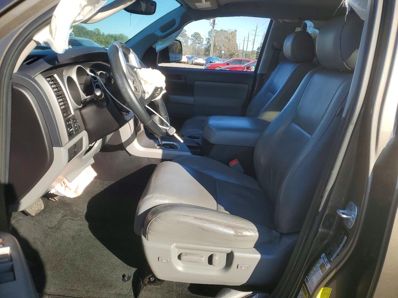 2017 TOYOTA SEQUOIA SR5 photo 7