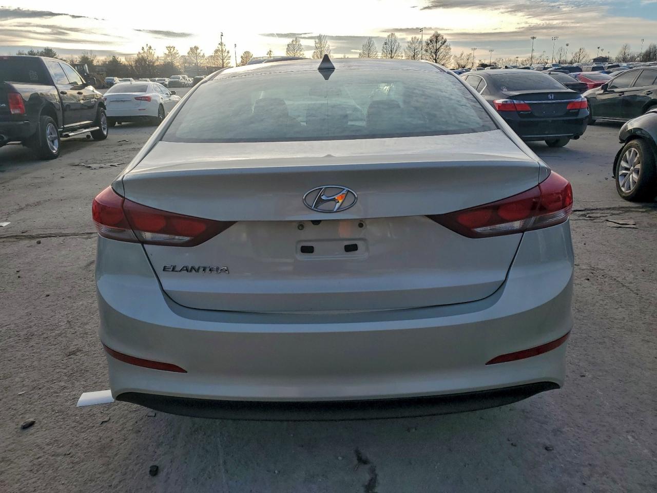 2017 HYUNDAI ELANTRA SE photo 6