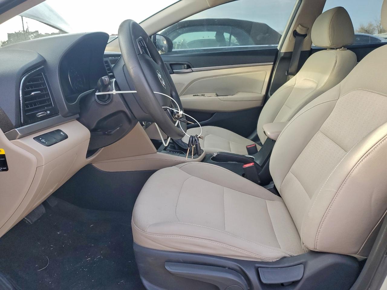 2017 HYUNDAI ELANTRA SE photo 7