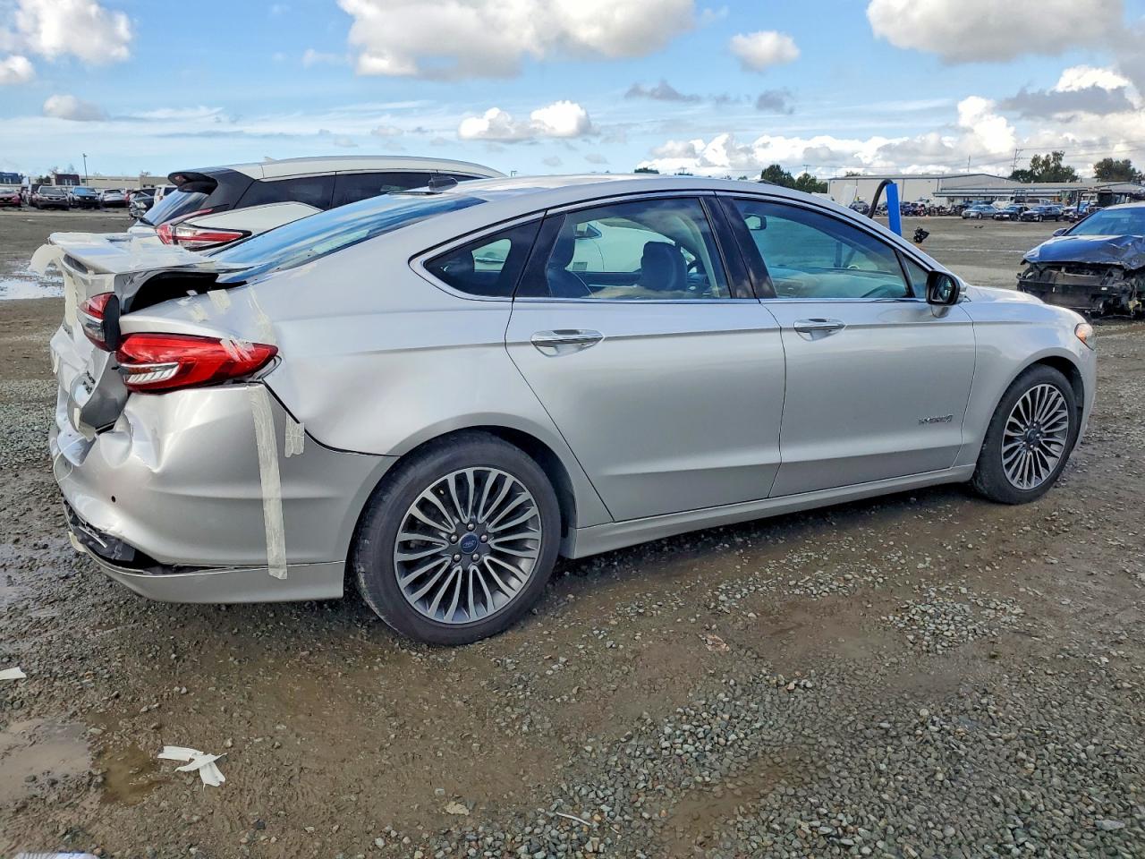 2018 FORD FUSION TITANIUM/PLATINUM HEV photo 3