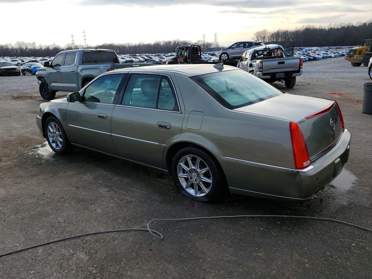 2011 CADILLAC DTS LUXURY COLLECTION photo 4
