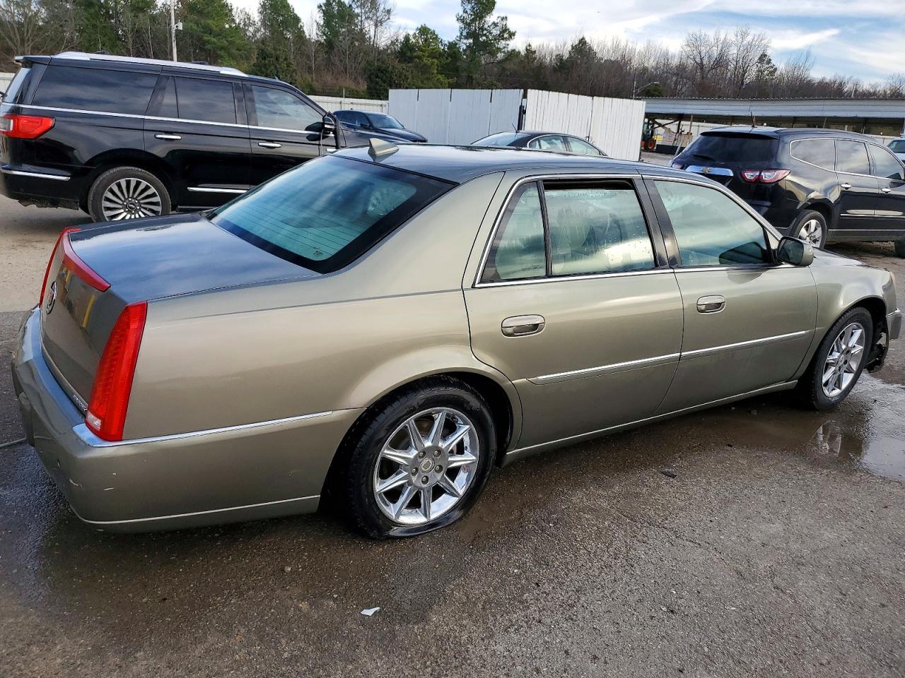 2011 CADILLAC DTS LUXURY COLLECTION photo 7