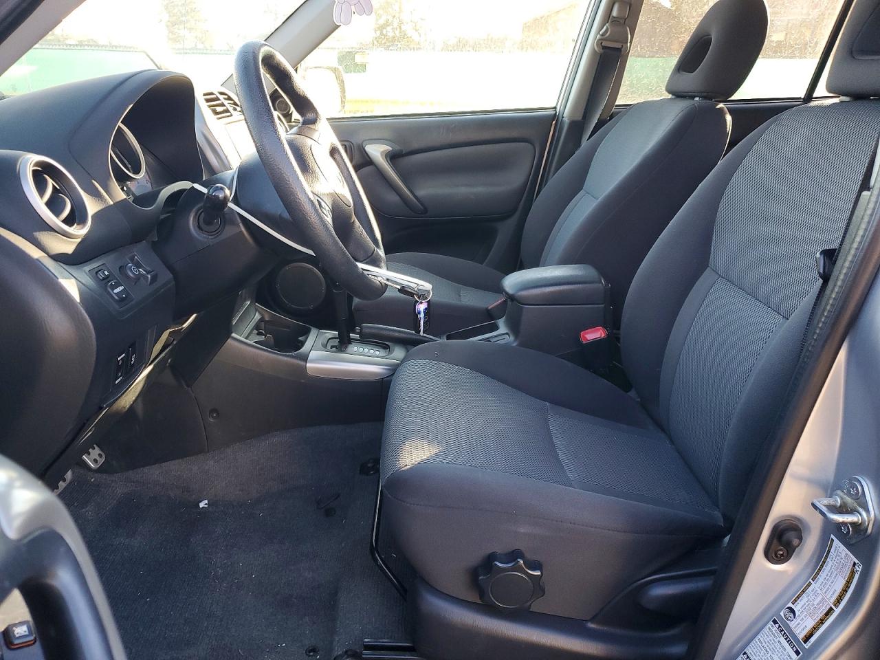 2004 TOYOTA RAV4 photo 7