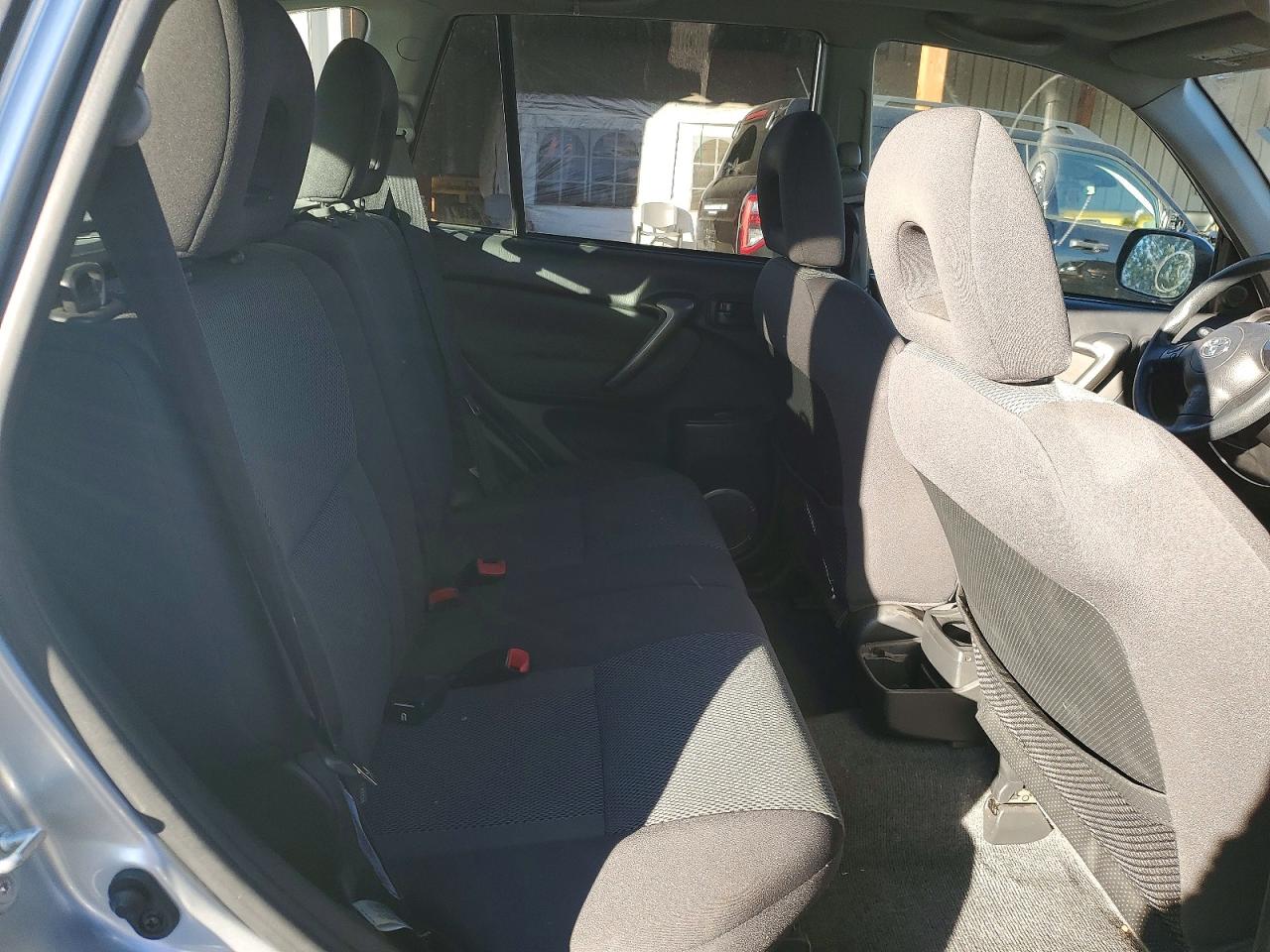 2004 TOYOTA RAV4 photo 10