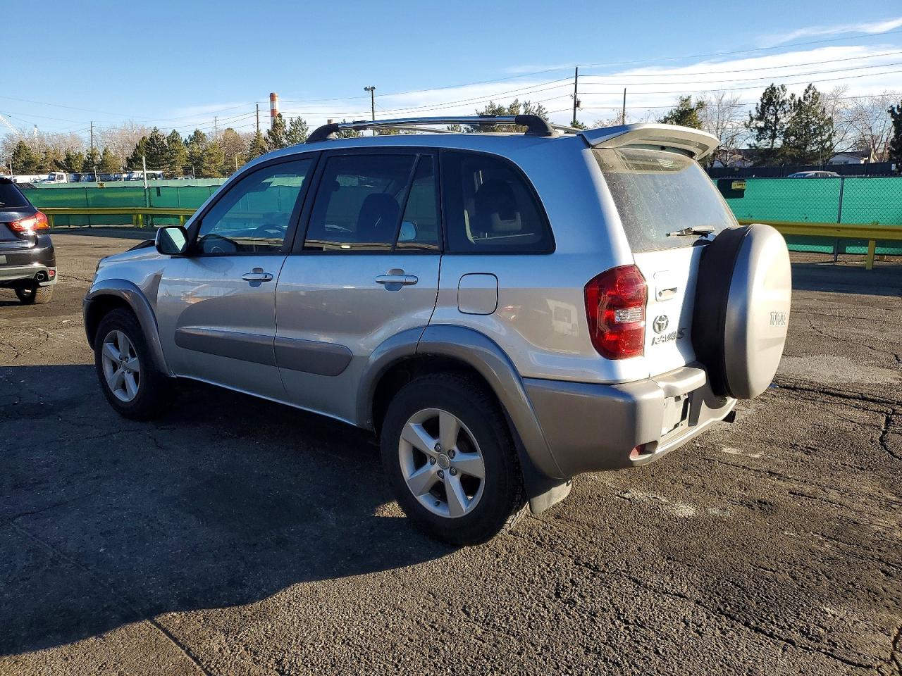 2004 TOYOTA RAV4 photo 2