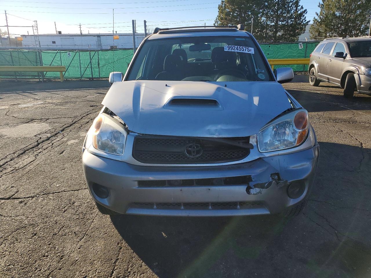 2004 TOYOTA RAV4 photo 5
