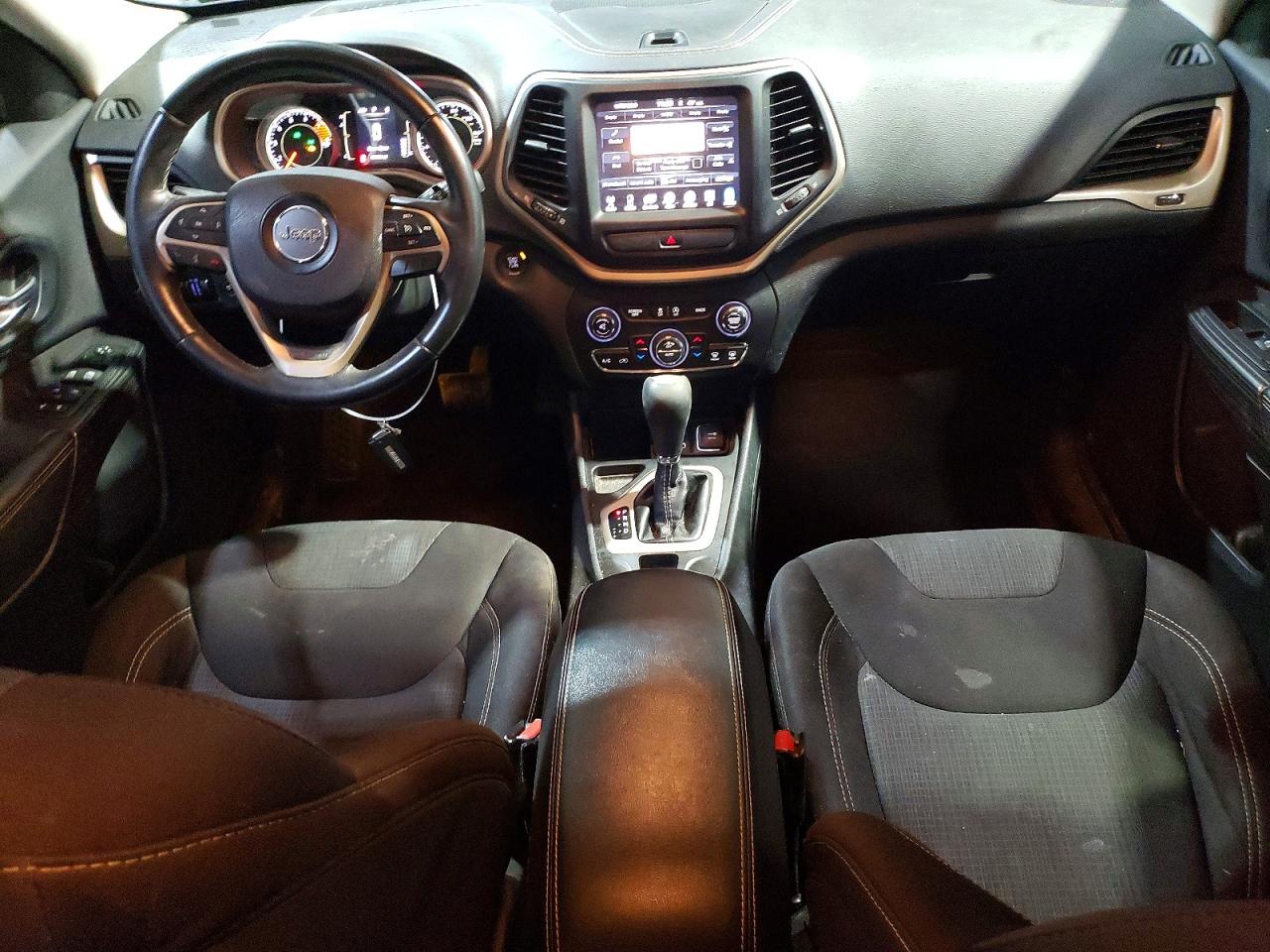 2016 JEEP CHEROKEE LATITUDE photo 8