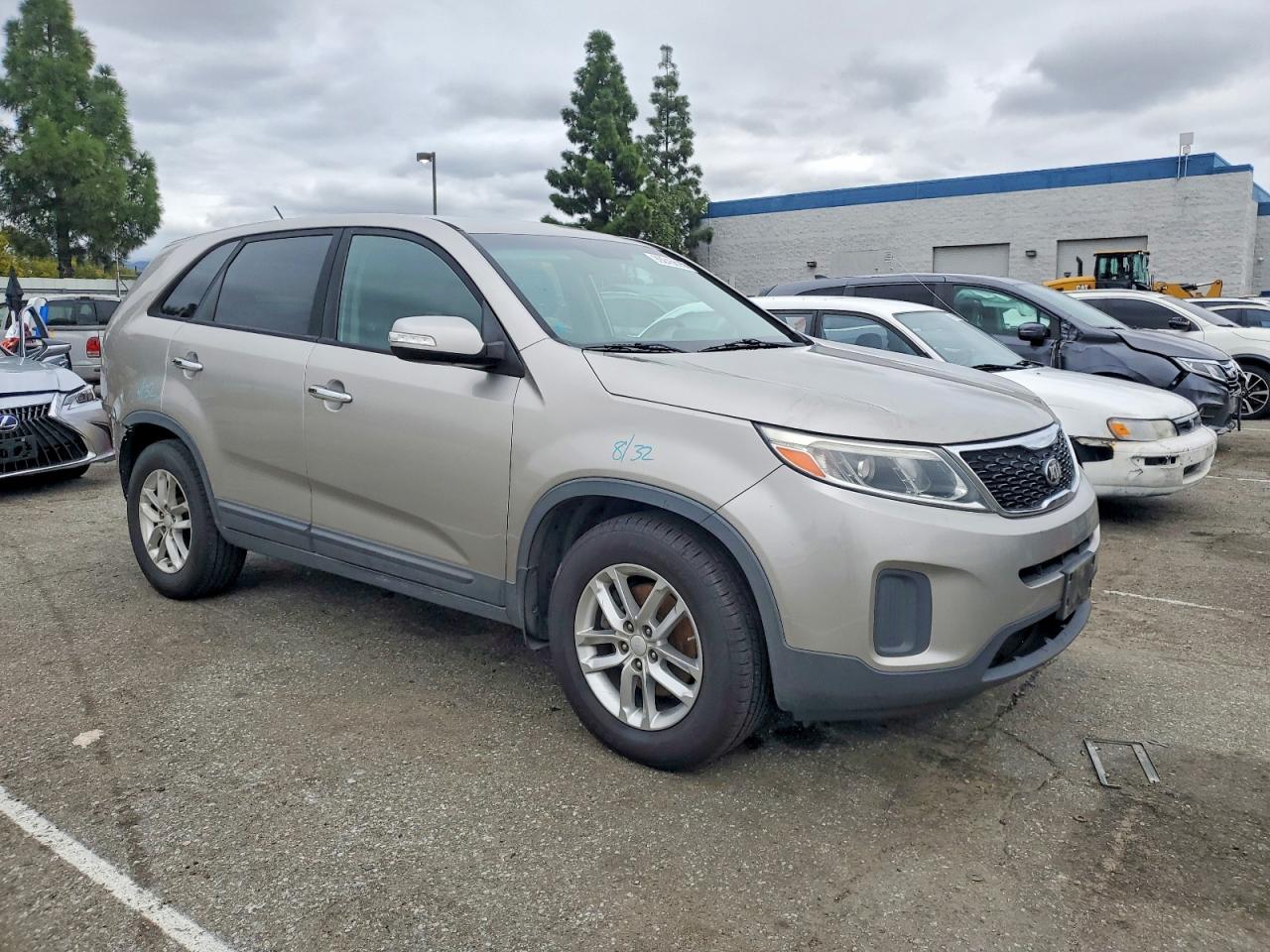 2015 KIA SORENTO LX photo 4