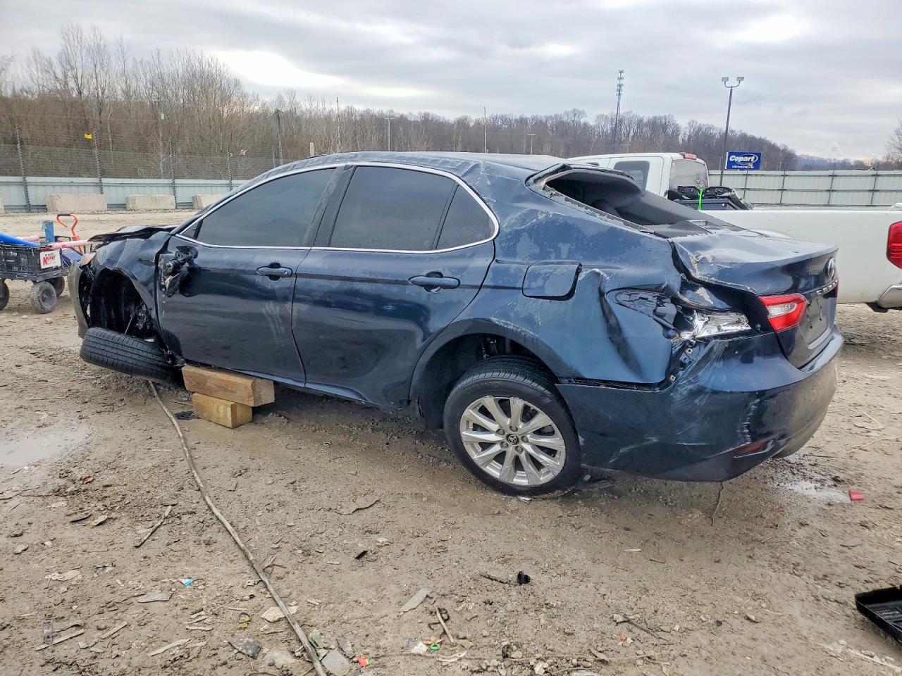 2018 TOYOTA CAMRY L photo 2
