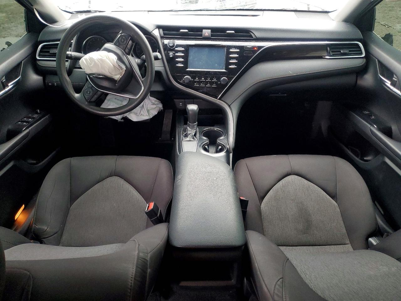 2018 TOYOTA CAMRY L photo 8