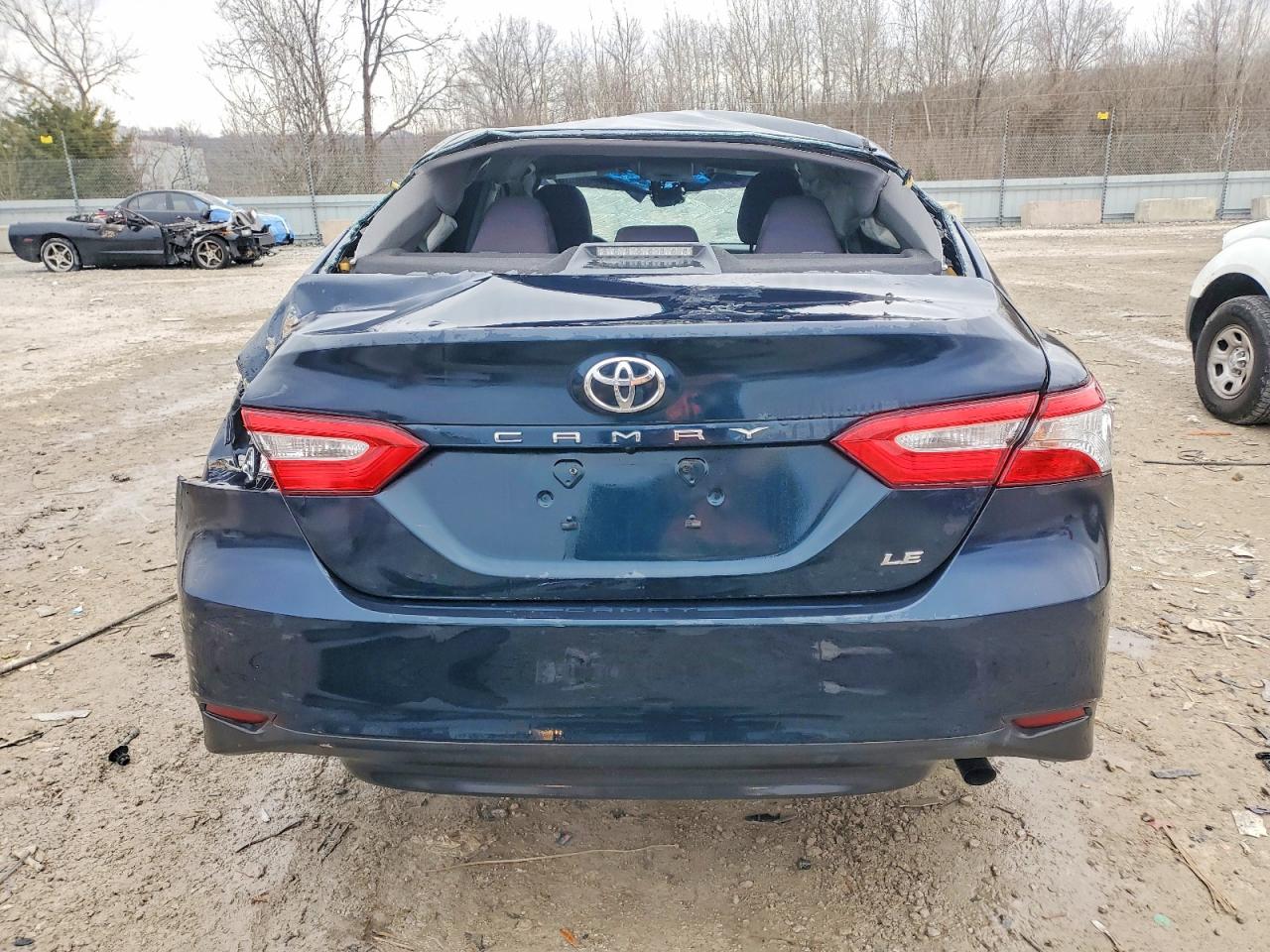 2018 TOYOTA CAMRY L photo 6