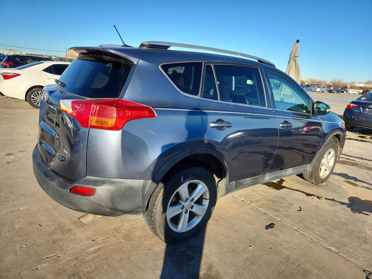 2013 TOYOTA RAV4 XLE photo 3