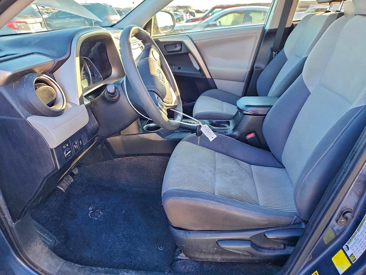 2013 TOYOTA RAV4 XLE photo 7