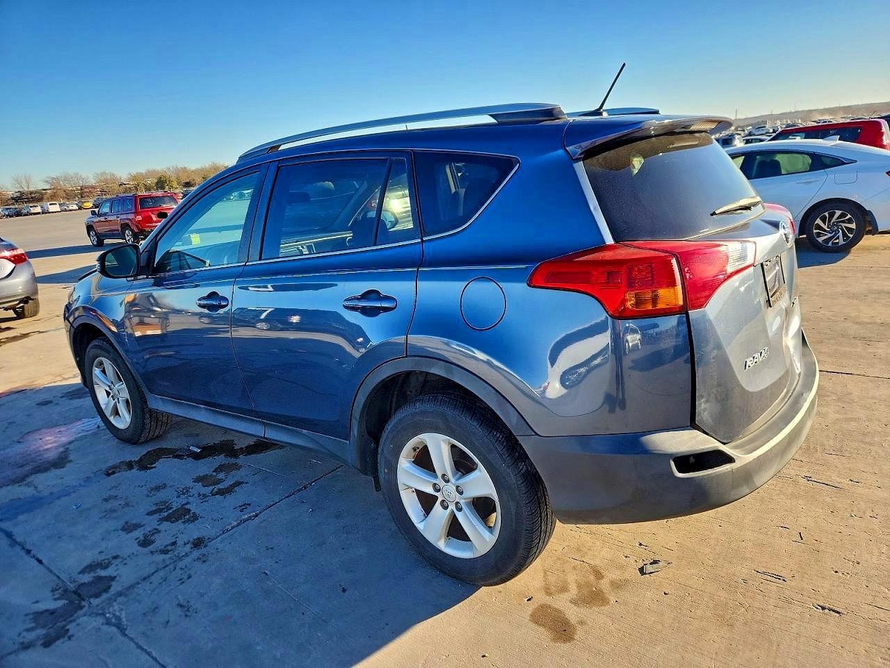 2013 TOYOTA RAV4 XLE photo 2