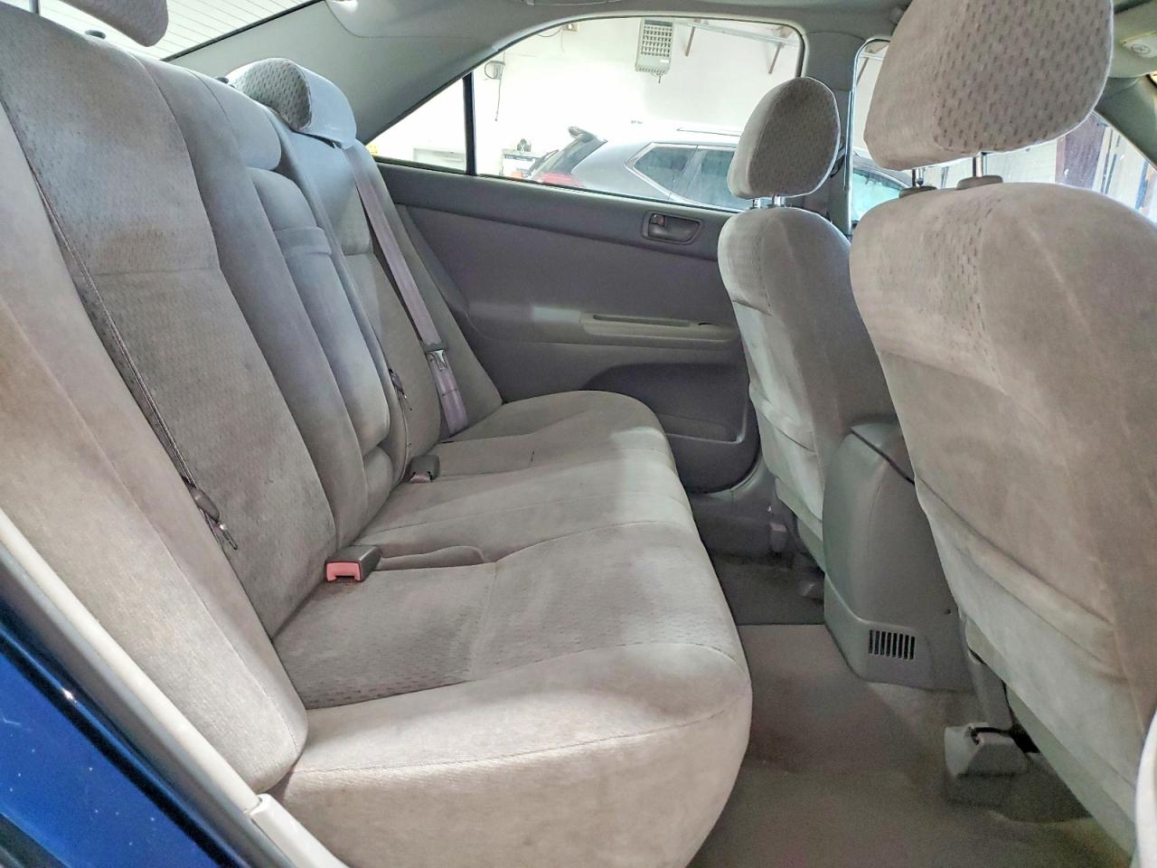 2002 TOYOTA CAMRY LE photo 10