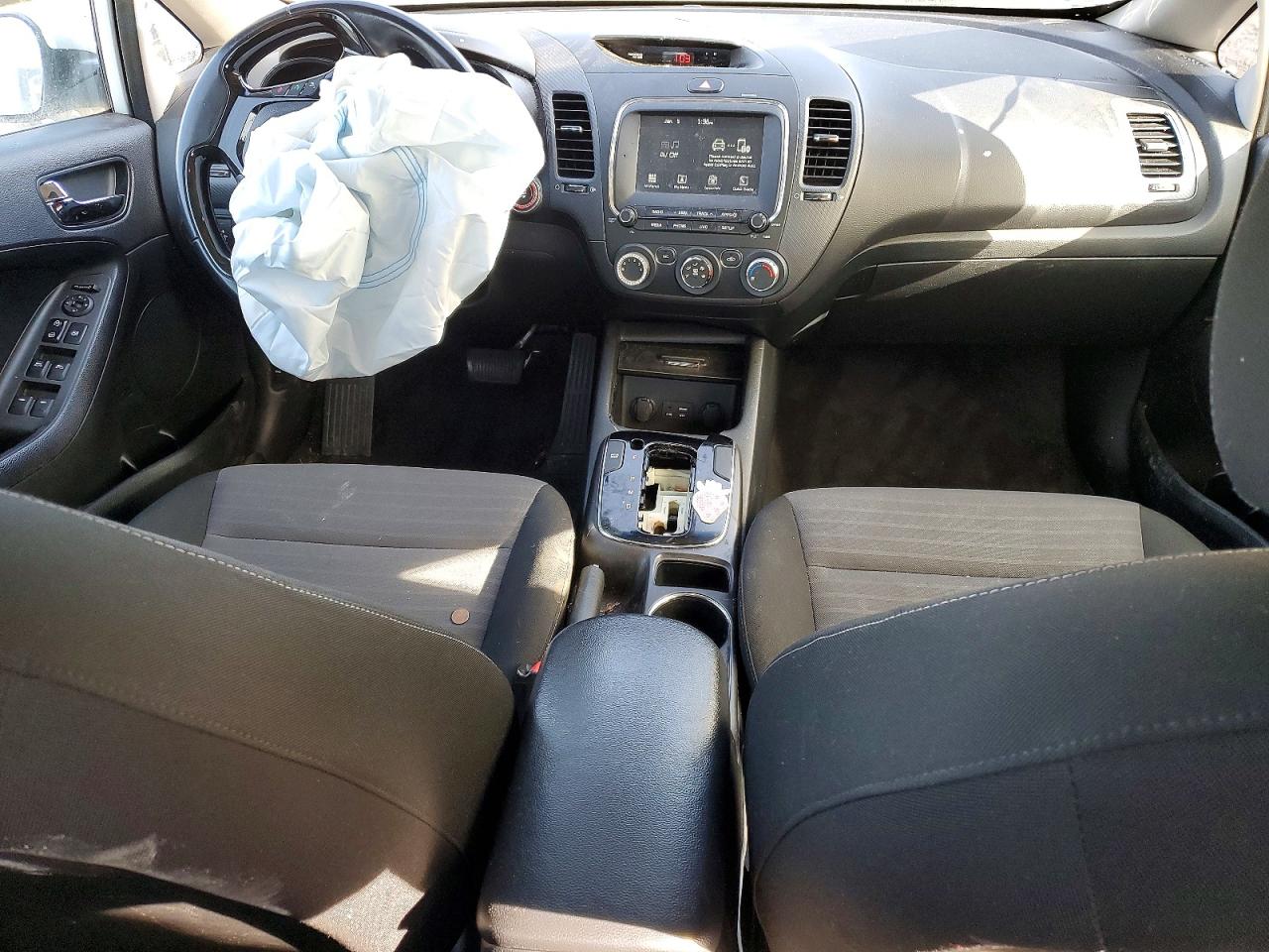 2017 KIA FORTE LX photo 8