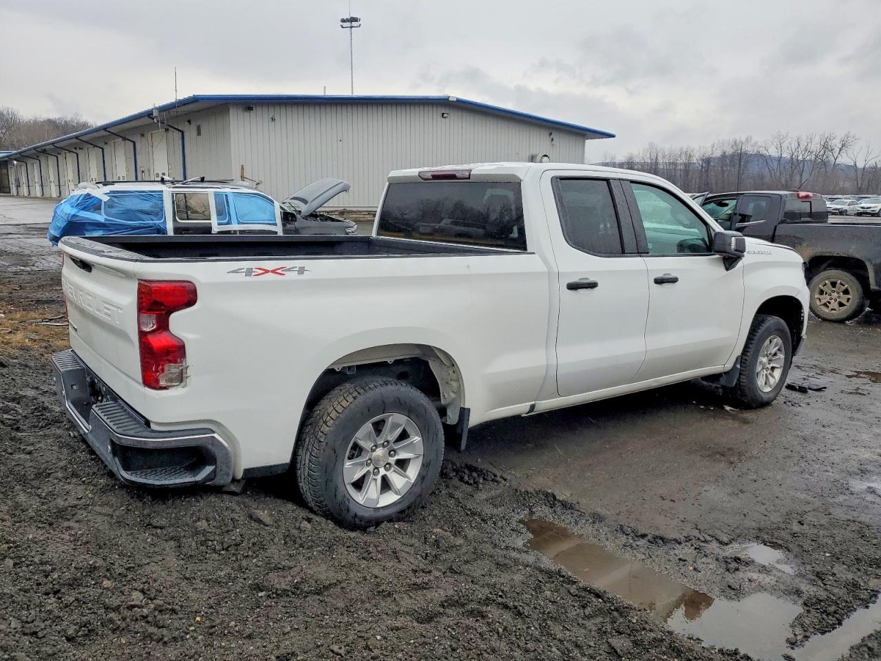 2023 CHEVROLET SILVERADO K1500 photo 3