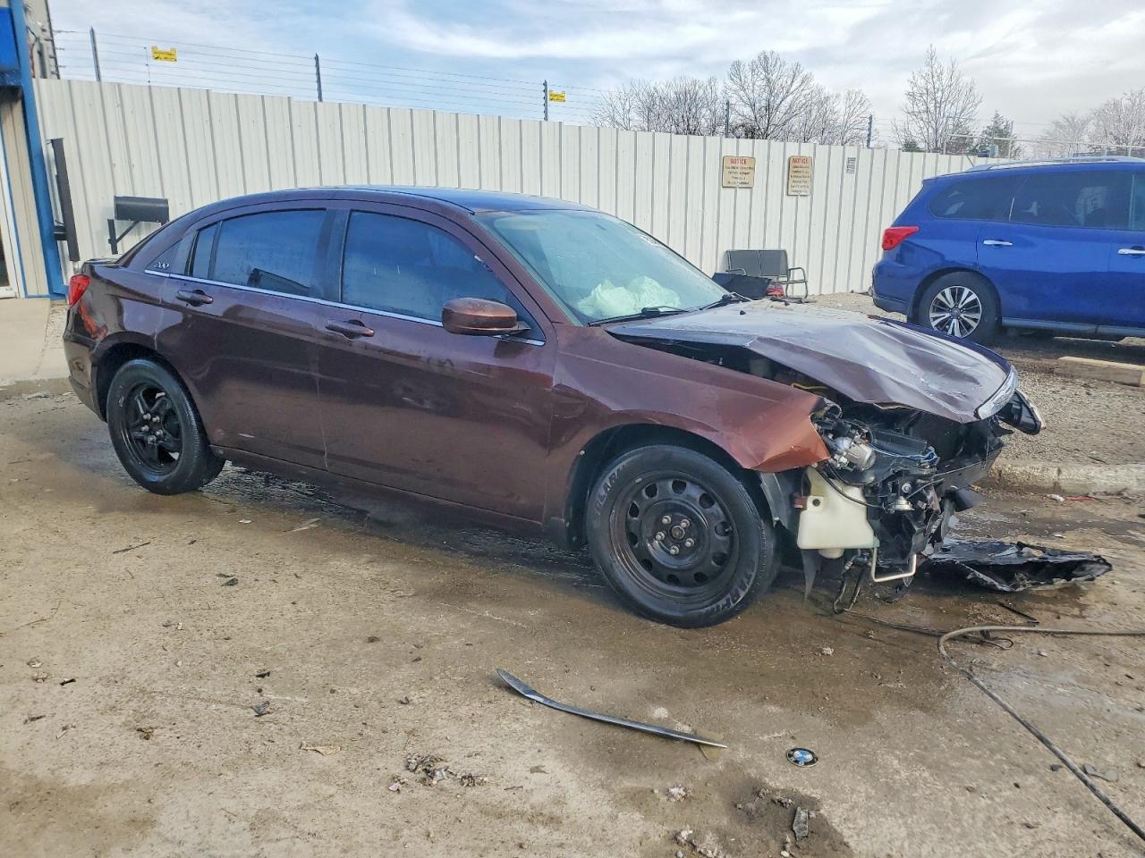 2013 CHRYSLER 200 LX photo 4