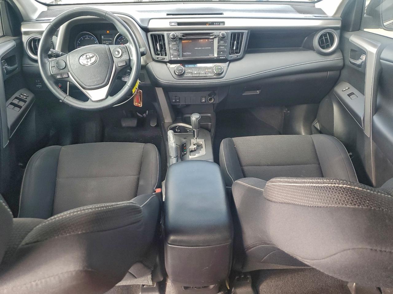 2017 TOYOTA RAV4 XLE photo 8