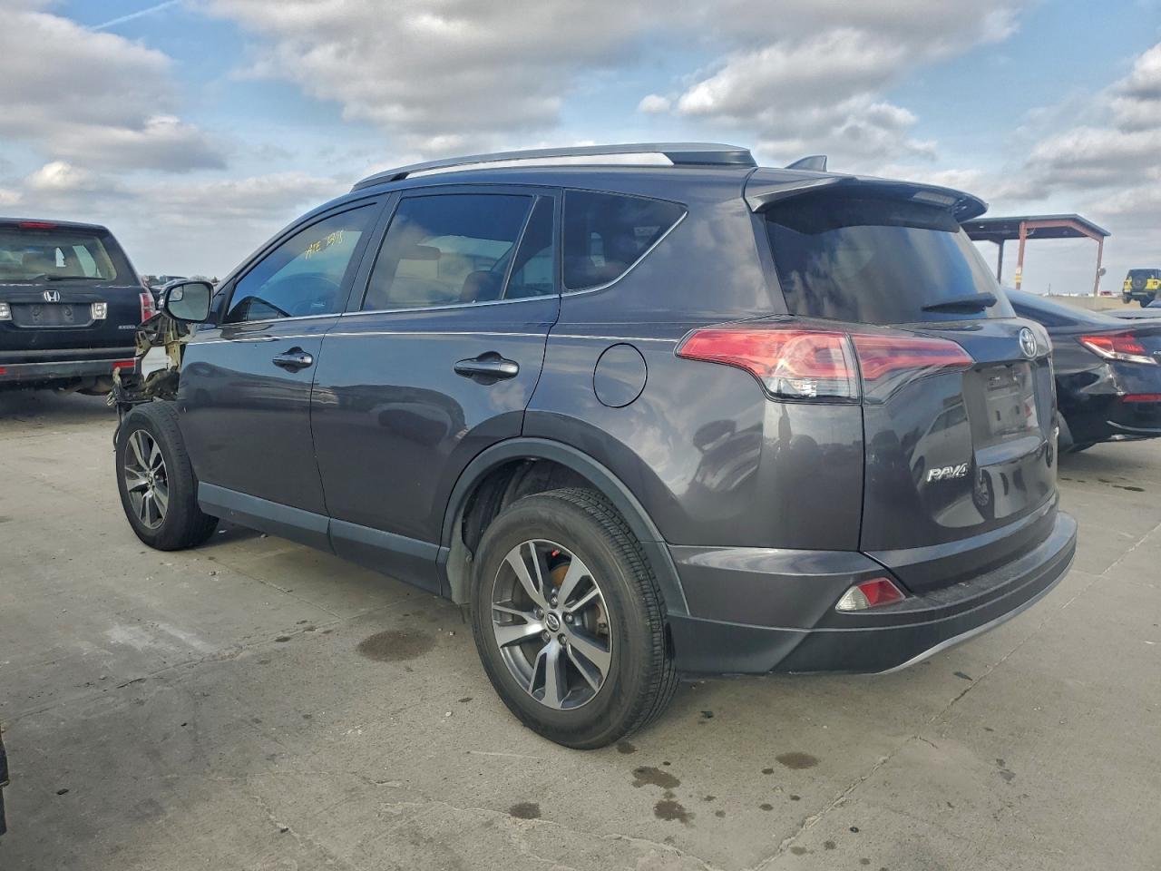 2017 TOYOTA RAV4 XLE photo 2