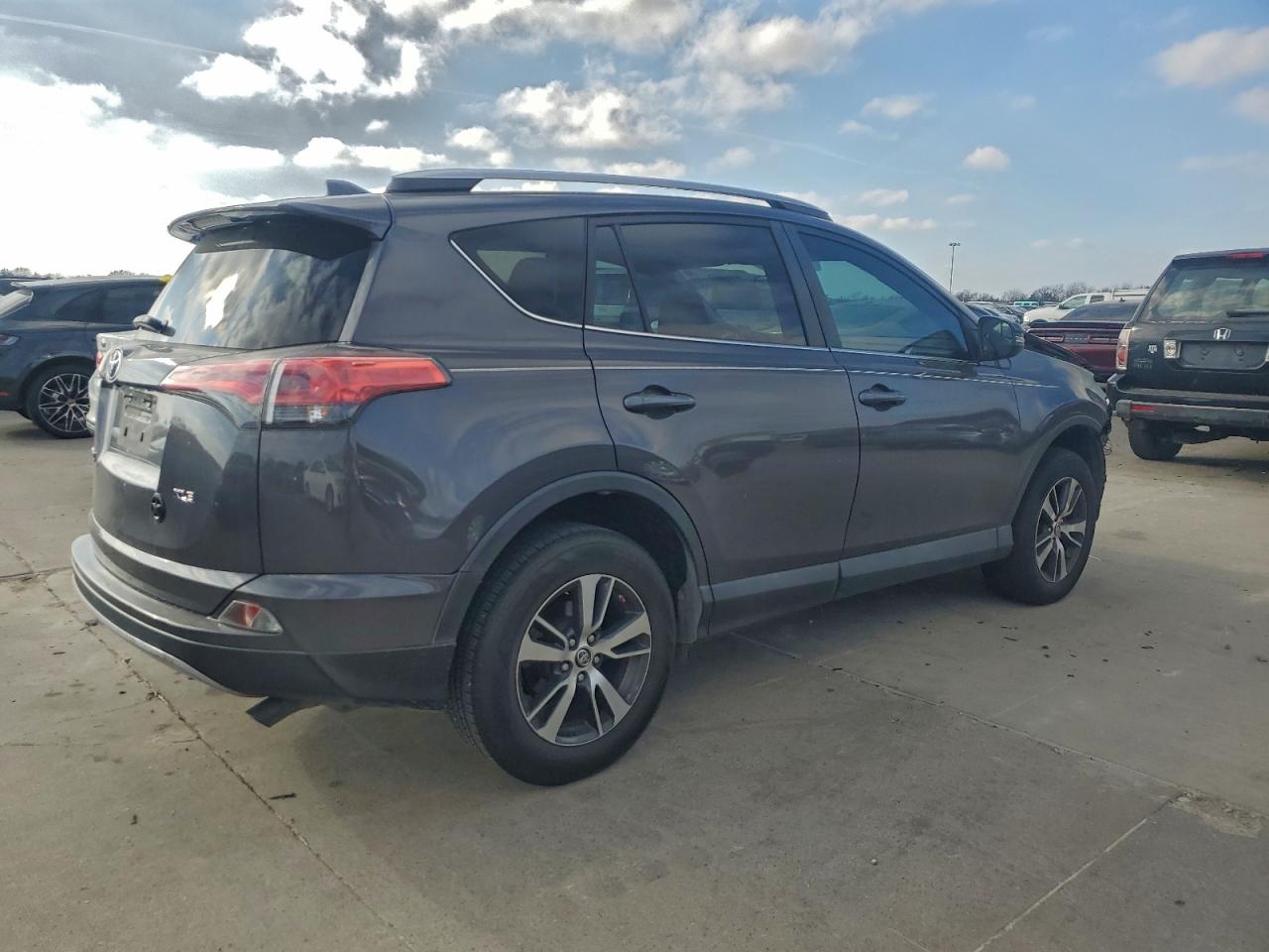 2017 TOYOTA RAV4 XLE photo 3