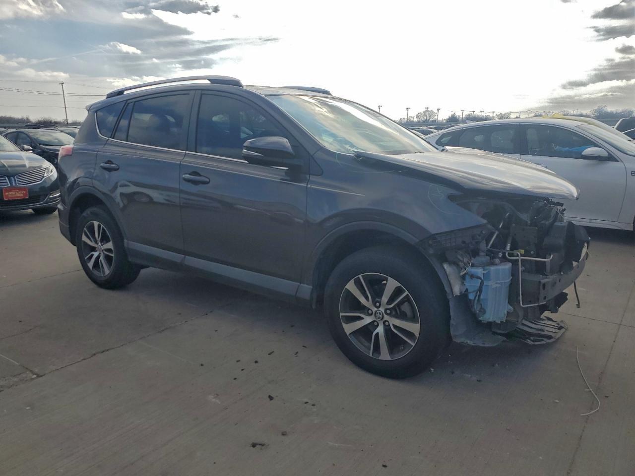 2017 TOYOTA RAV4 XLE photo 4