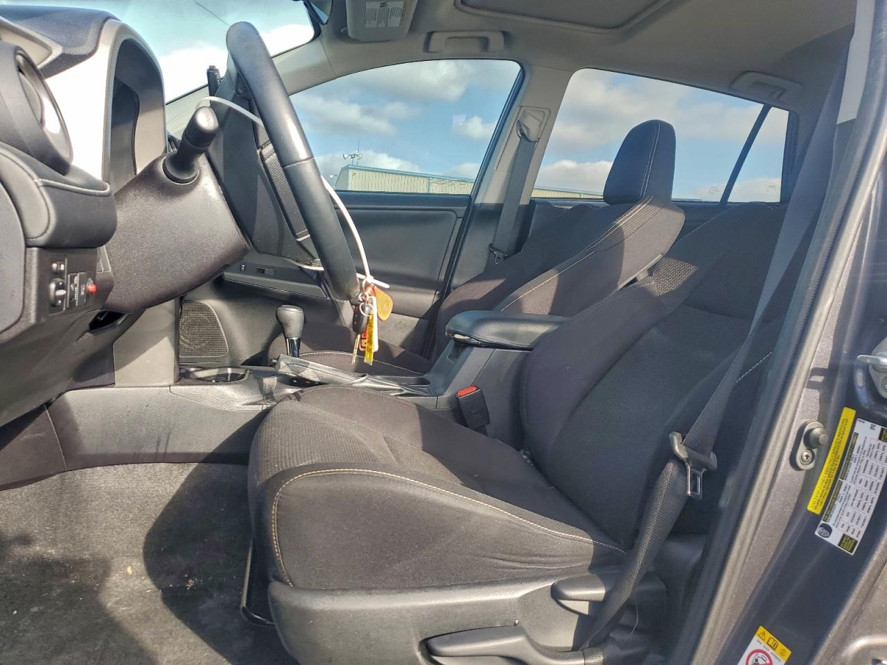 2017 TOYOTA RAV4 XLE photo 7