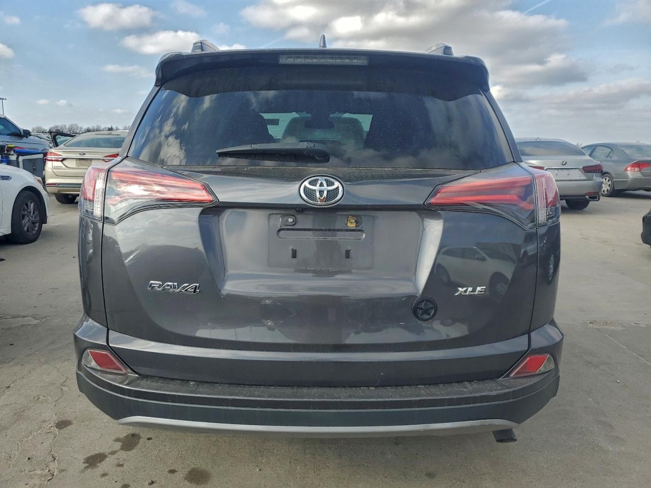 2017 TOYOTA RAV4 XLE photo 6
