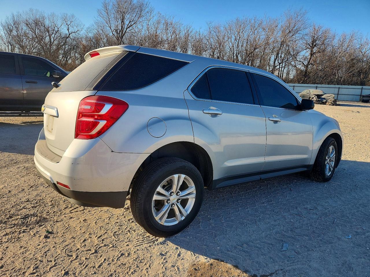 2017 CHEVROLET EQUINOX LS photo 3