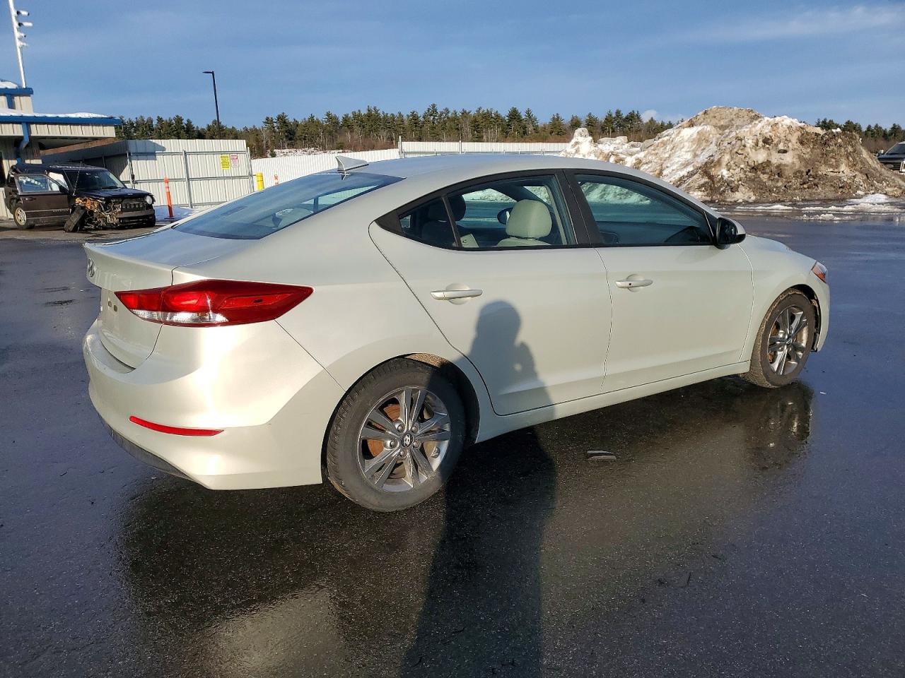2017 HYUNDAI ELANTRA SE photo 3