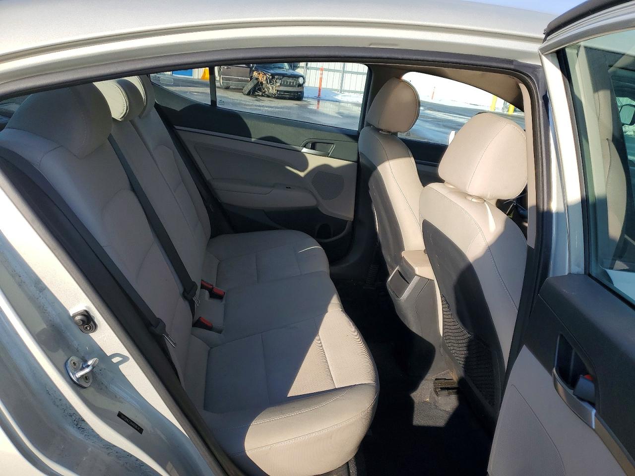 2017 HYUNDAI ELANTRA SE photo 10