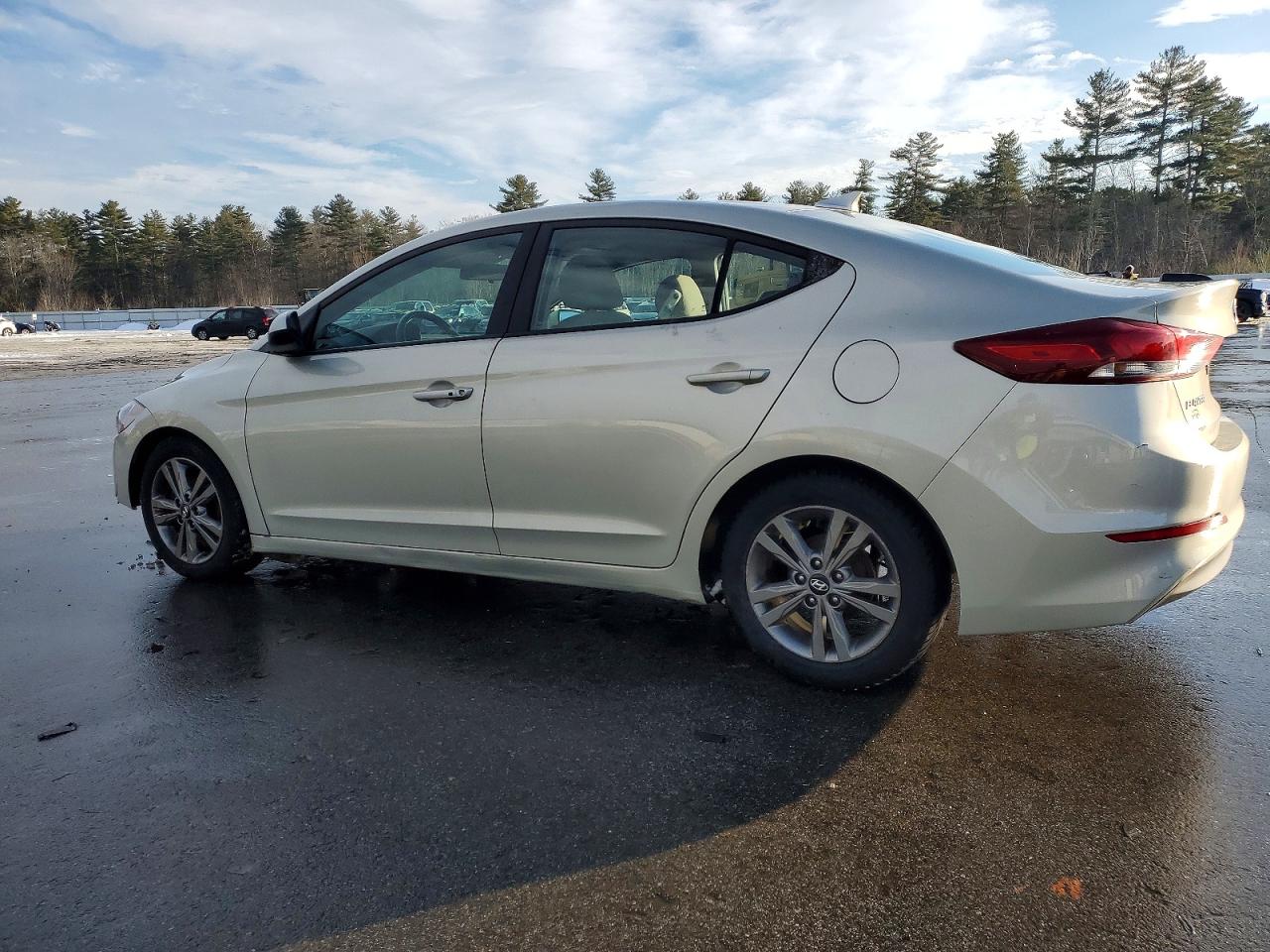 2017 HYUNDAI ELANTRA SE photo 2