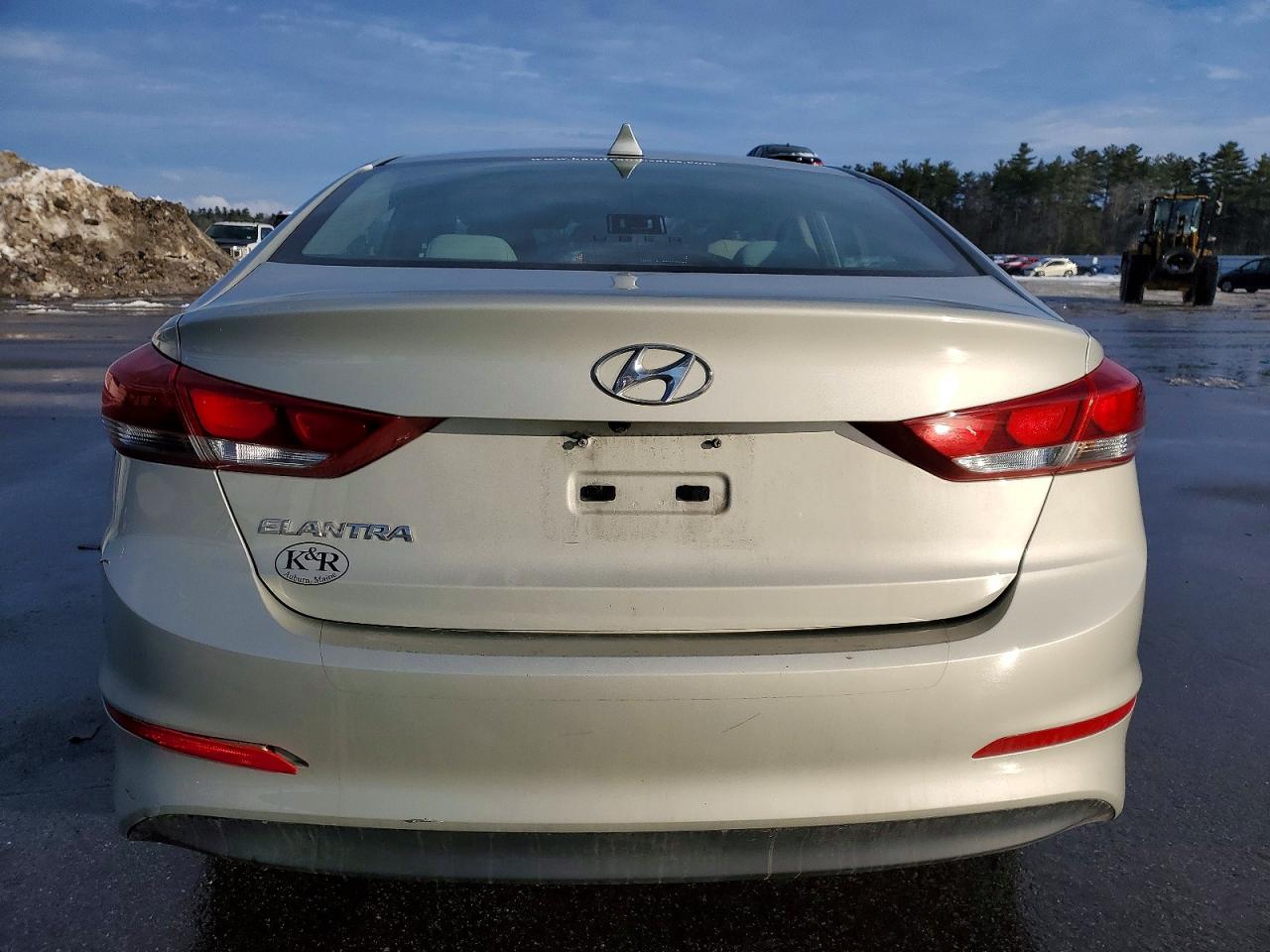 2017 HYUNDAI ELANTRA SE photo 6
