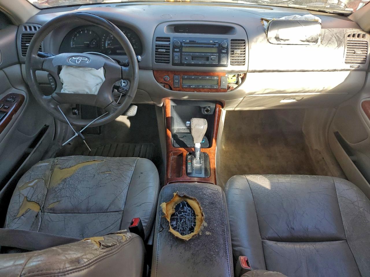 2003 TOYOTA CAMRY LE photo 8