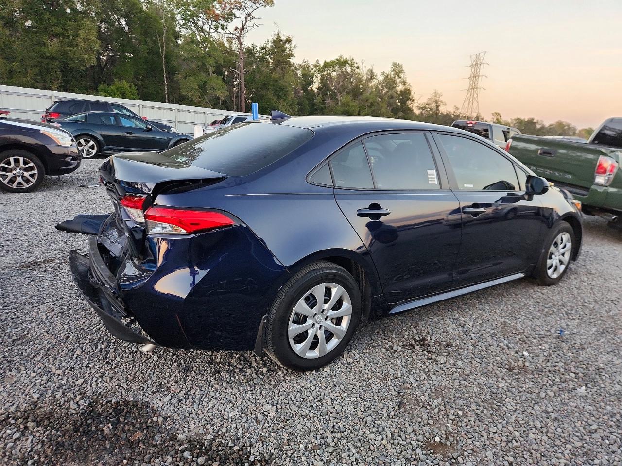 2025 TOYOTA COROLLA LE photo 3