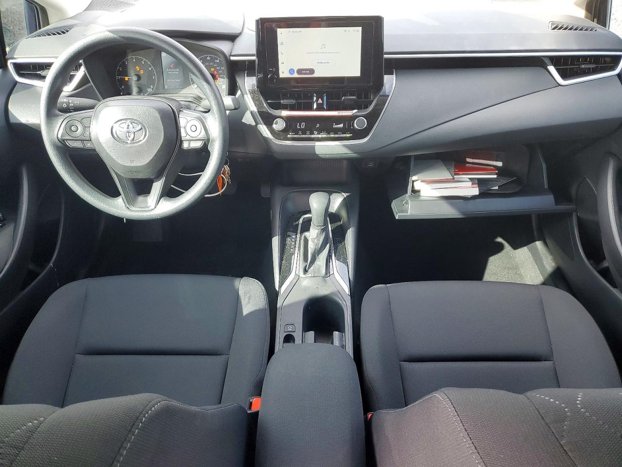 2025 TOYOTA COROLLA LE photo 8
